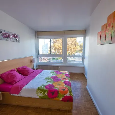 Clemenceau-la Defense Apartment