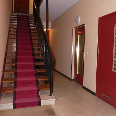 Apartment Clemenceau-la Defense Nanterre