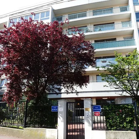 Apartment Clemenceau-la Defense Nanterre