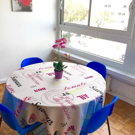 Clemenceau-la Defense Apartment